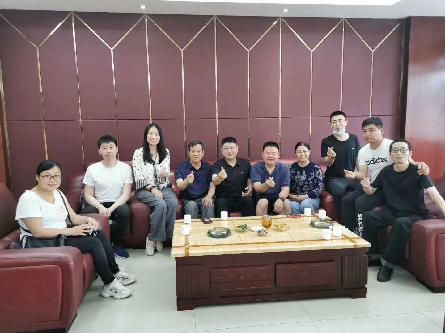 PG�ͽ�Ů�����������ŶӸ������н�����ױƷ���޹�˾���й�Ħ